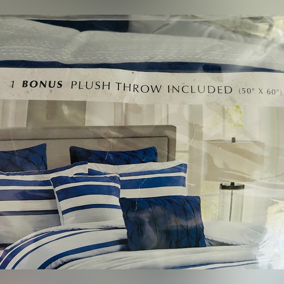 FAIRVILLE
8 PIECE BEDDING SET • KING - Picture 4 of 6